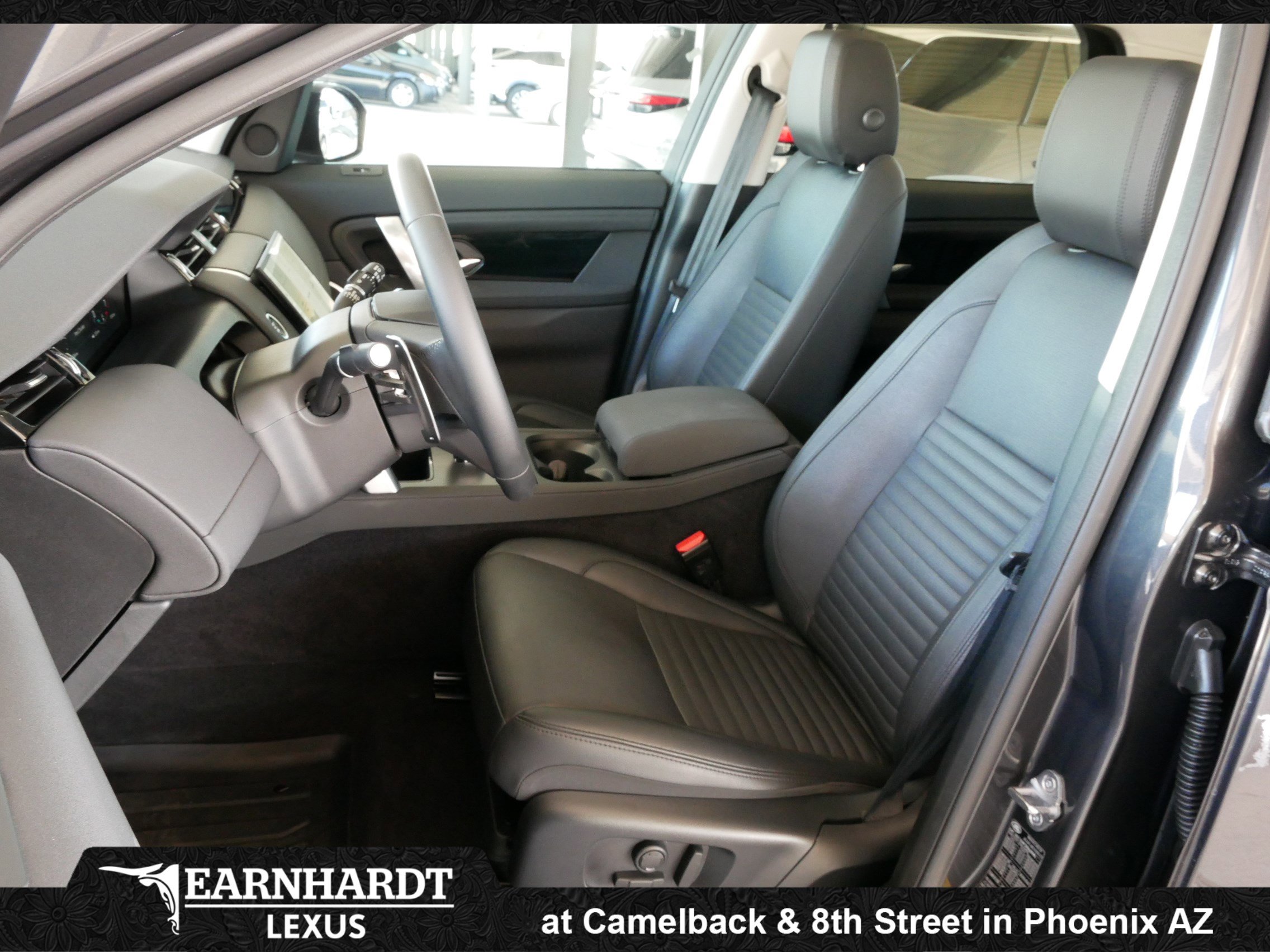 Used 2025 Land Rover Discovery Sport S image 2