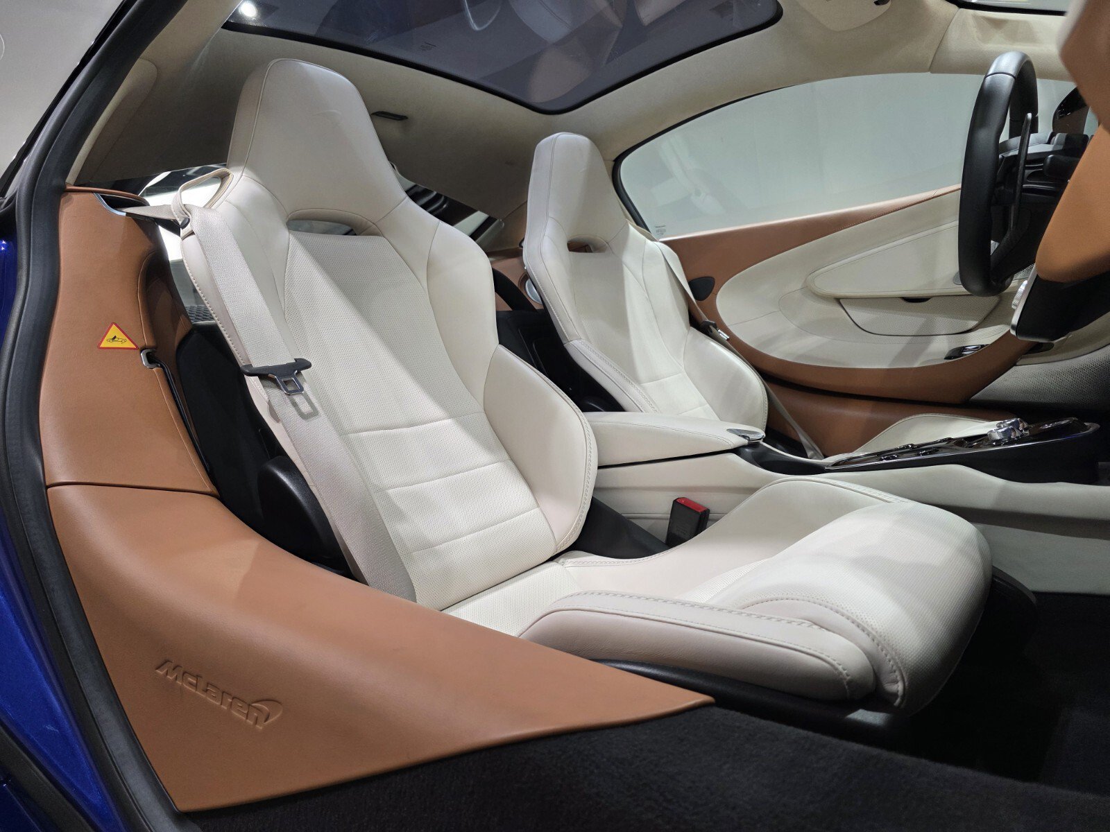 Used 2023 McLaren GT RWD image 18