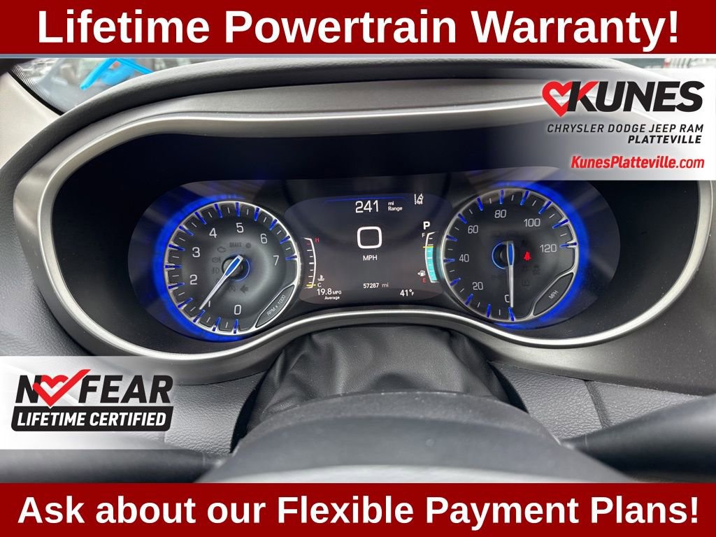 Used 2023 Chrysler Pacifica Touring-L image 19