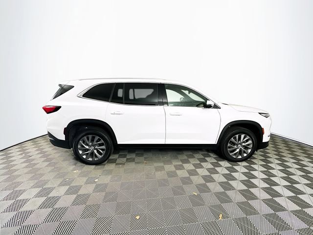 Used 2025 Buick Enclave Preferred AWD/4WD image 12