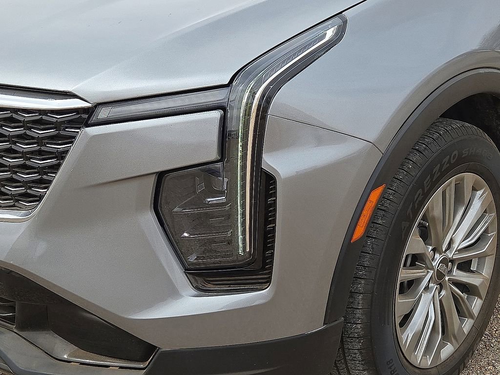 Used 2024 Cadillac XT4 Premium Luxury image 9