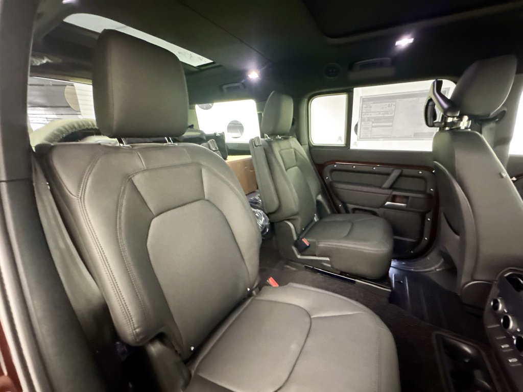 New 2026 Land Rover Defender 130 X-Dynamic SE AWD/4WD image 29