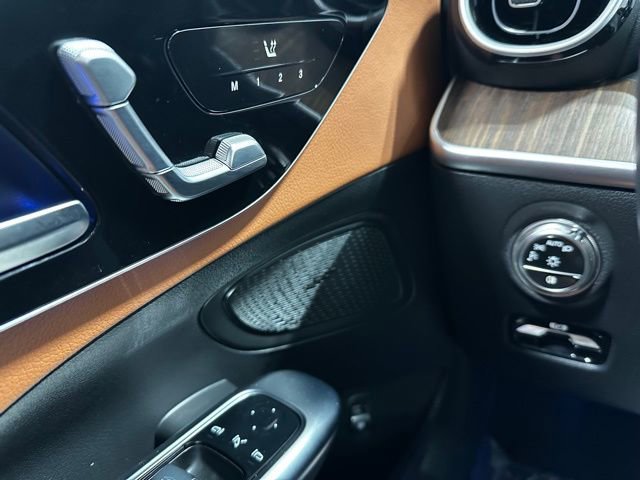 Used 2025 Mercedes-Benz C 300 4MATIC Sedan image 29