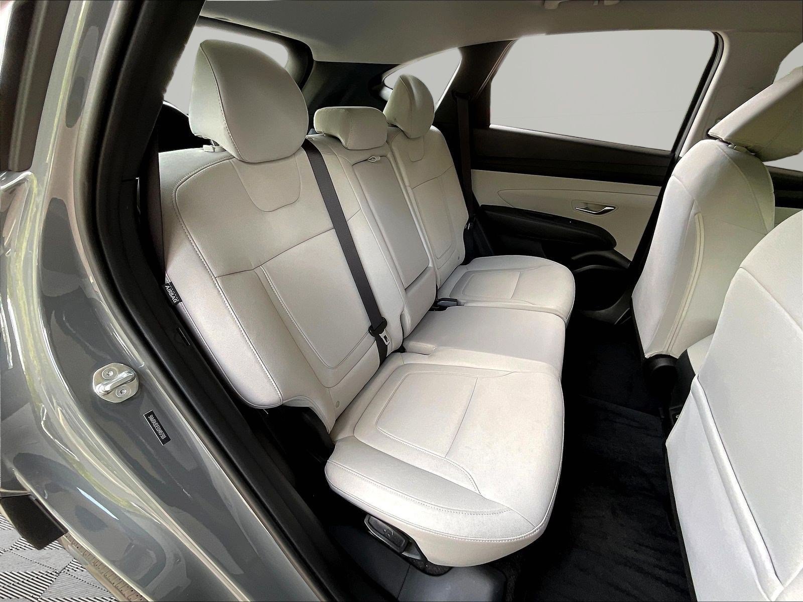 Used 2025 Hyundai Tucson SE FWD image 24