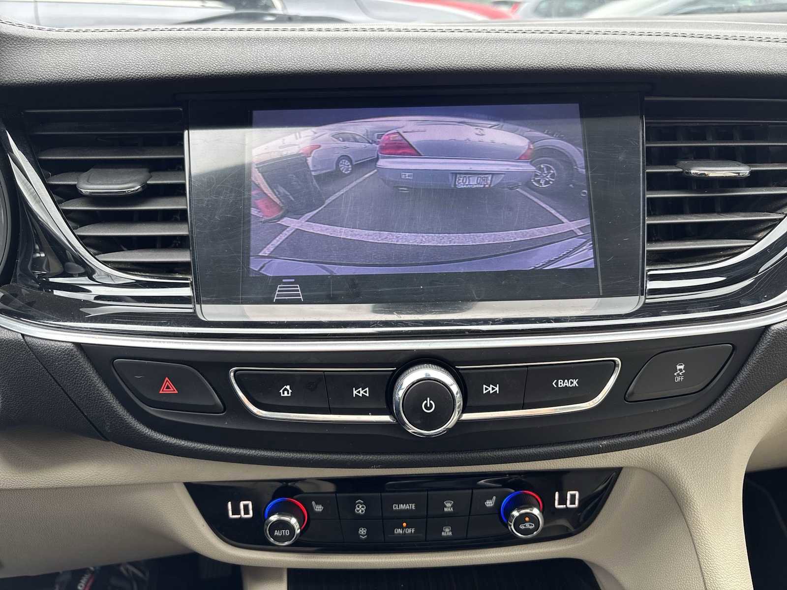 Used 2018 Buick Regal Essence w/ Driver Confidence Package #1 AWD/4WD image 18