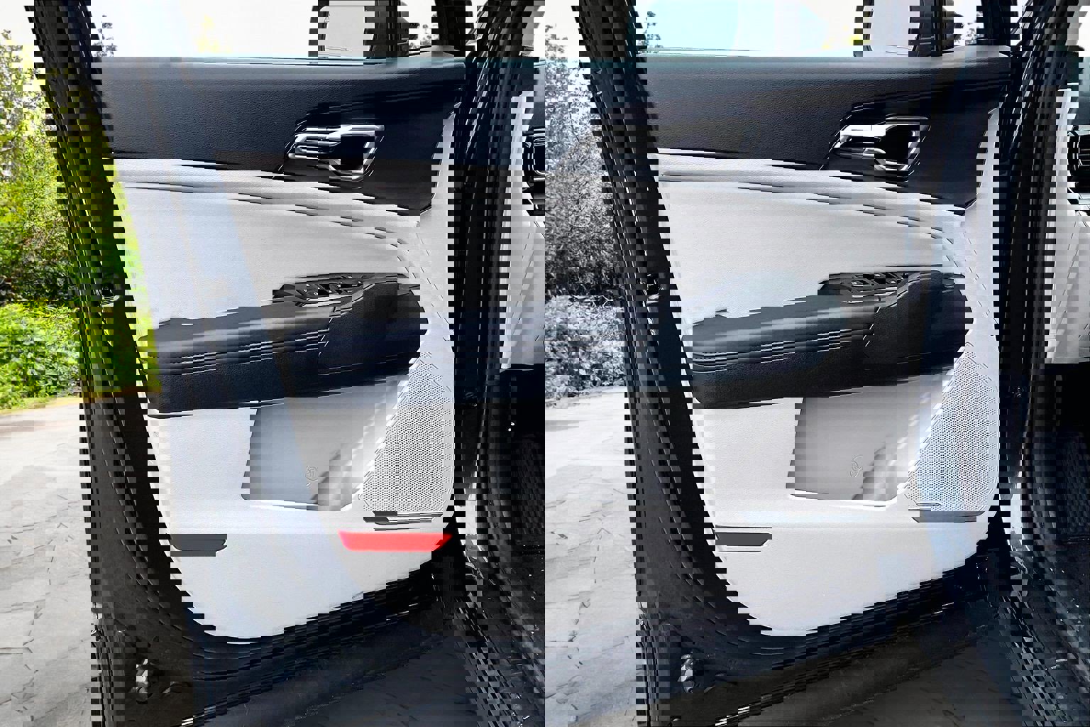 Used 2025 Kia Sportage EX image 23