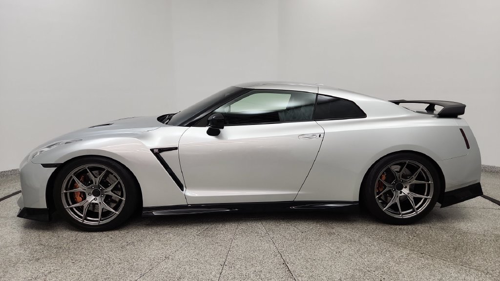 Used 2020 Nissan GT-R Premium AWD/4WD image 13