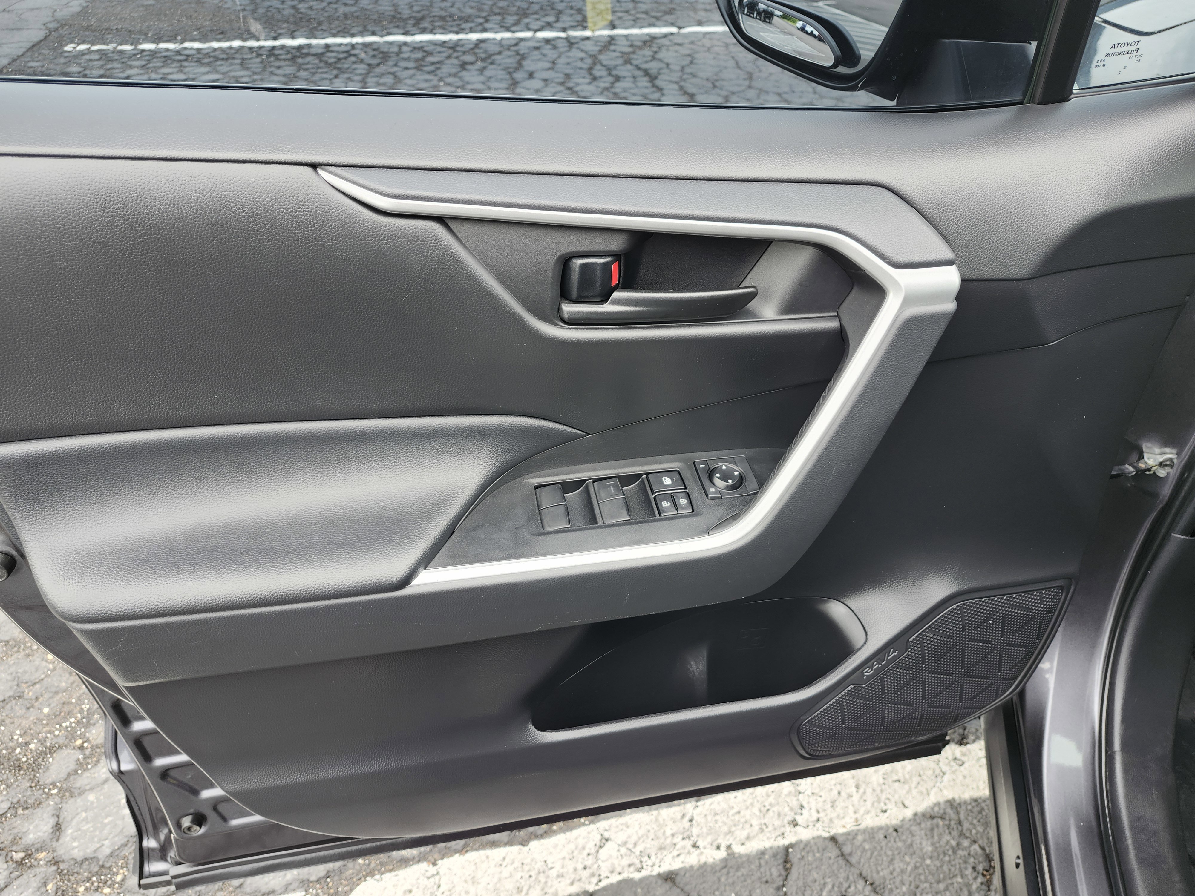 Used 2023 Toyota RAV4 LE FWD image 24