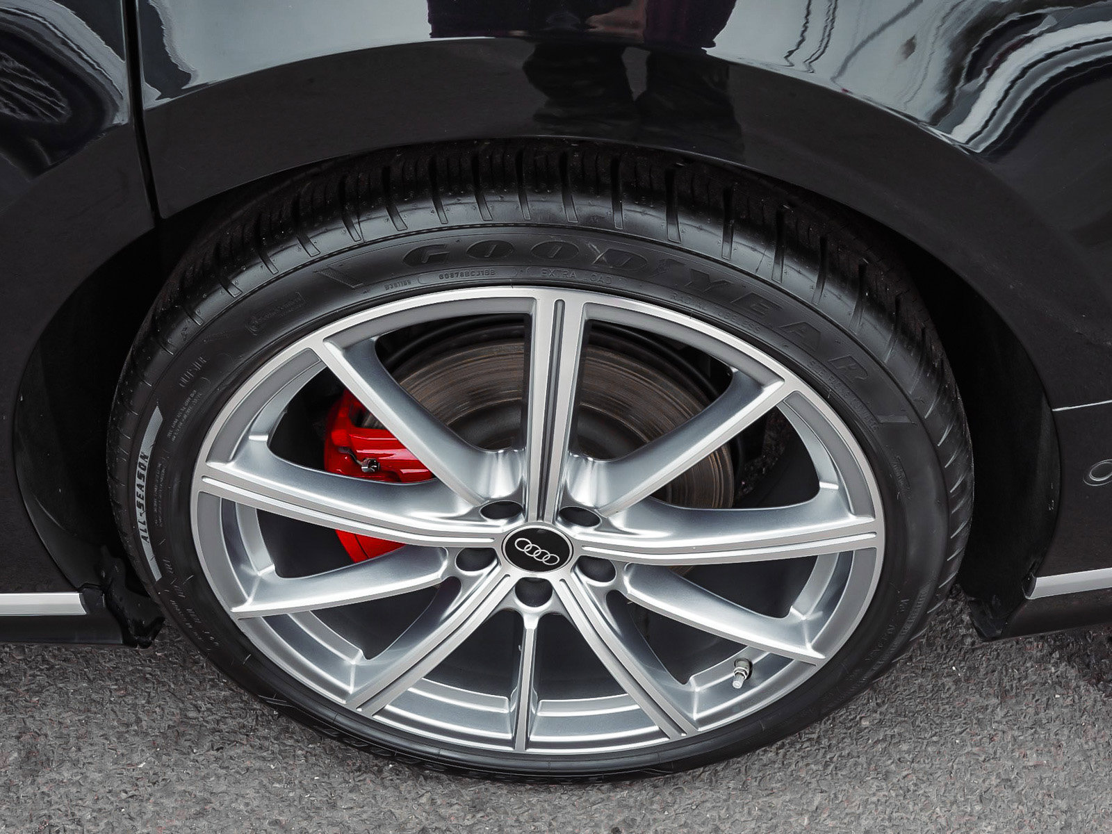 Used 2023 Audi S8 w/ S8 Comfort Plus Package AWD/4WD image 7