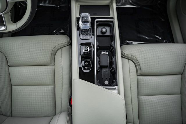 New 2026 Volvo XC60 B5 Ultra w/ Protection Package Premier image 26