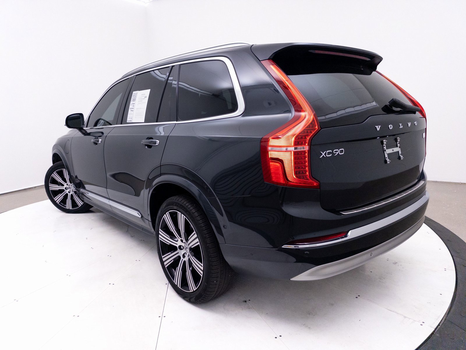 Used 2022 Volvo XC90 T8 Inscription w/ Advanced Package image 2
