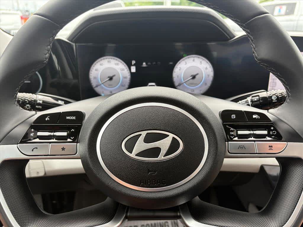 Used 2024 Hyundai Elantra Limited FWD image 16