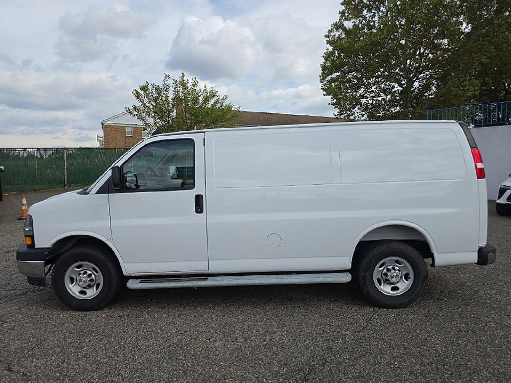 Used 2025 Chevrolet Express 2500 w/ Driver Convenience Package RWD image 12