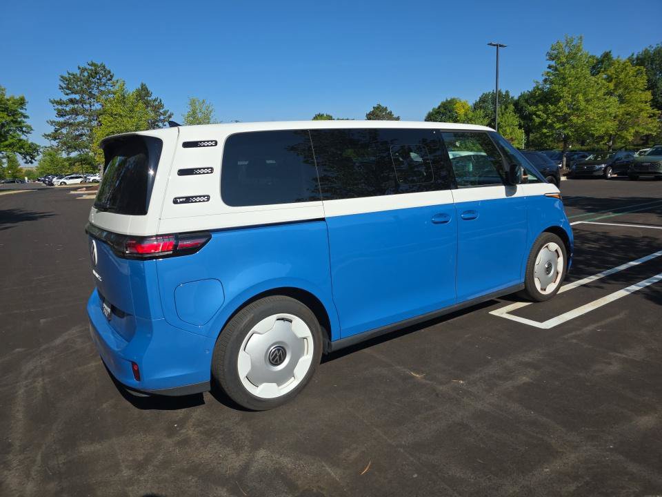 Used 2025 Volkswagen ID. Buzz 1st Edition RWD image 24