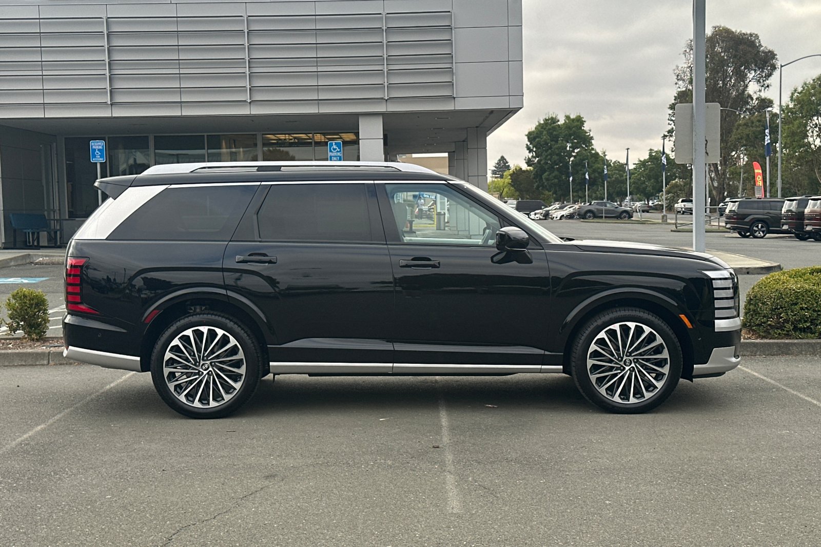 New 2026 Hyundai Palisade Calligraphy AWD/4WD image 3