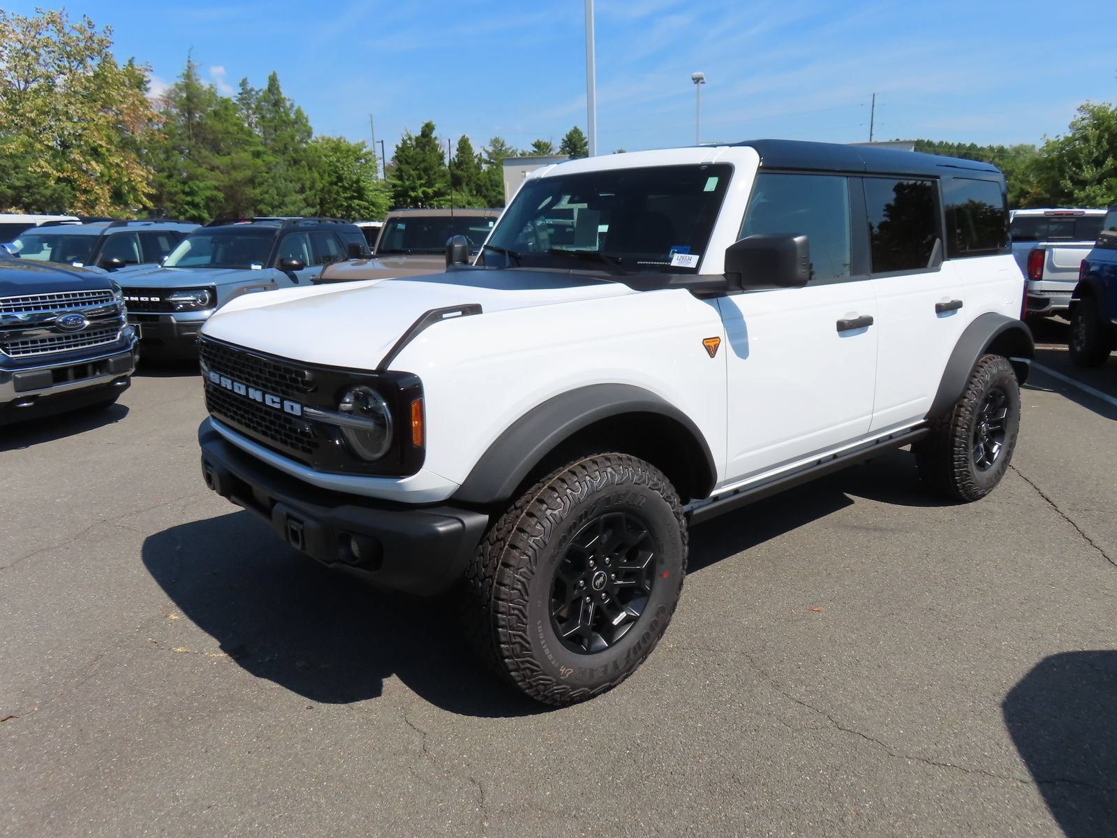 New 2026 Ford Bronco Badlands AWD/4WD image 3