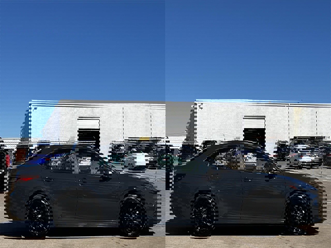 Used 2025 Toyota Camry SE image 3