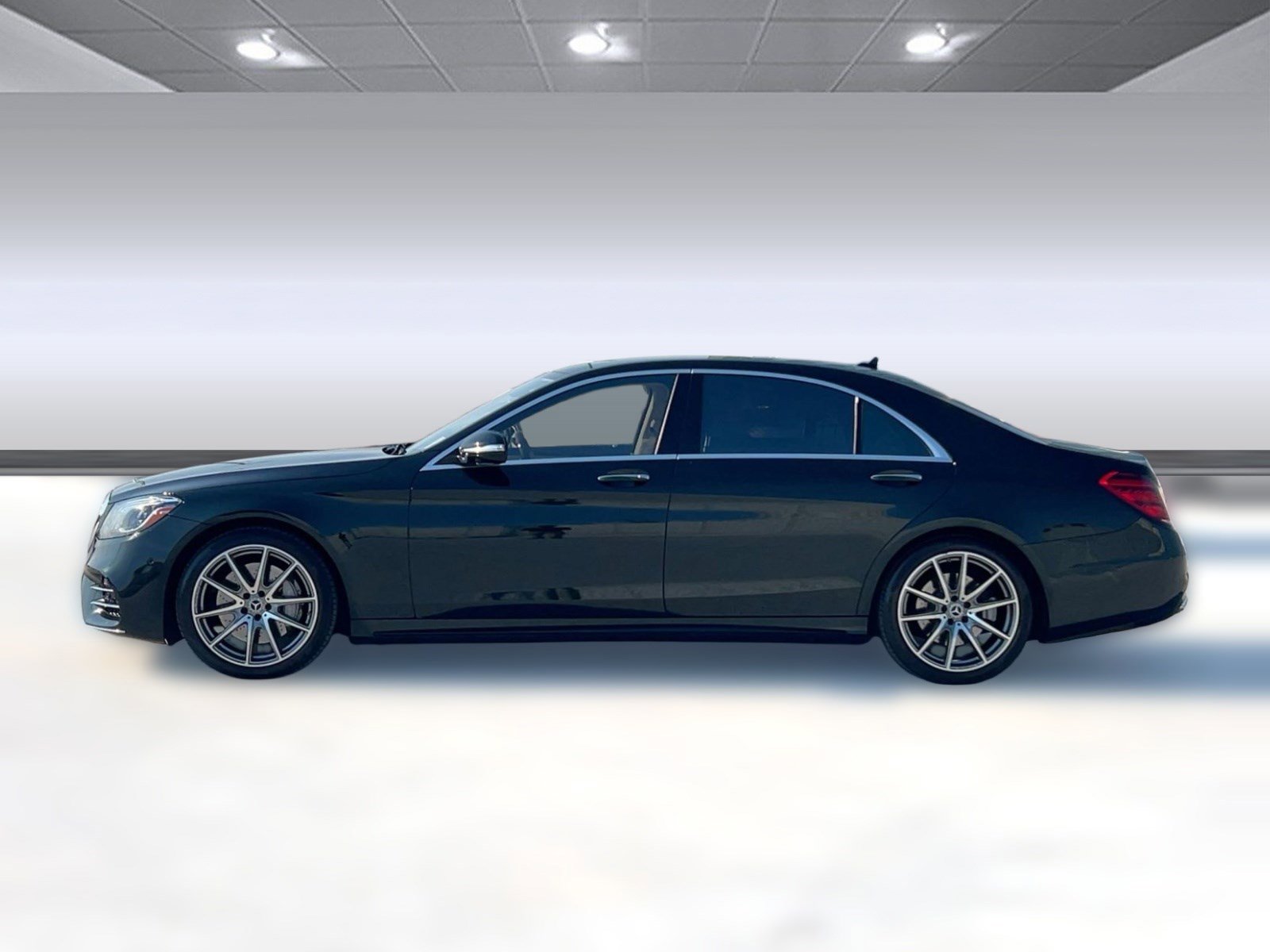 Used 2020 Mercedes-Benz S 560 Sedan image 2