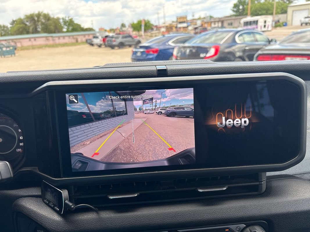 Used 2024 Jeep Gladiator Sport AWD/4WD image 12