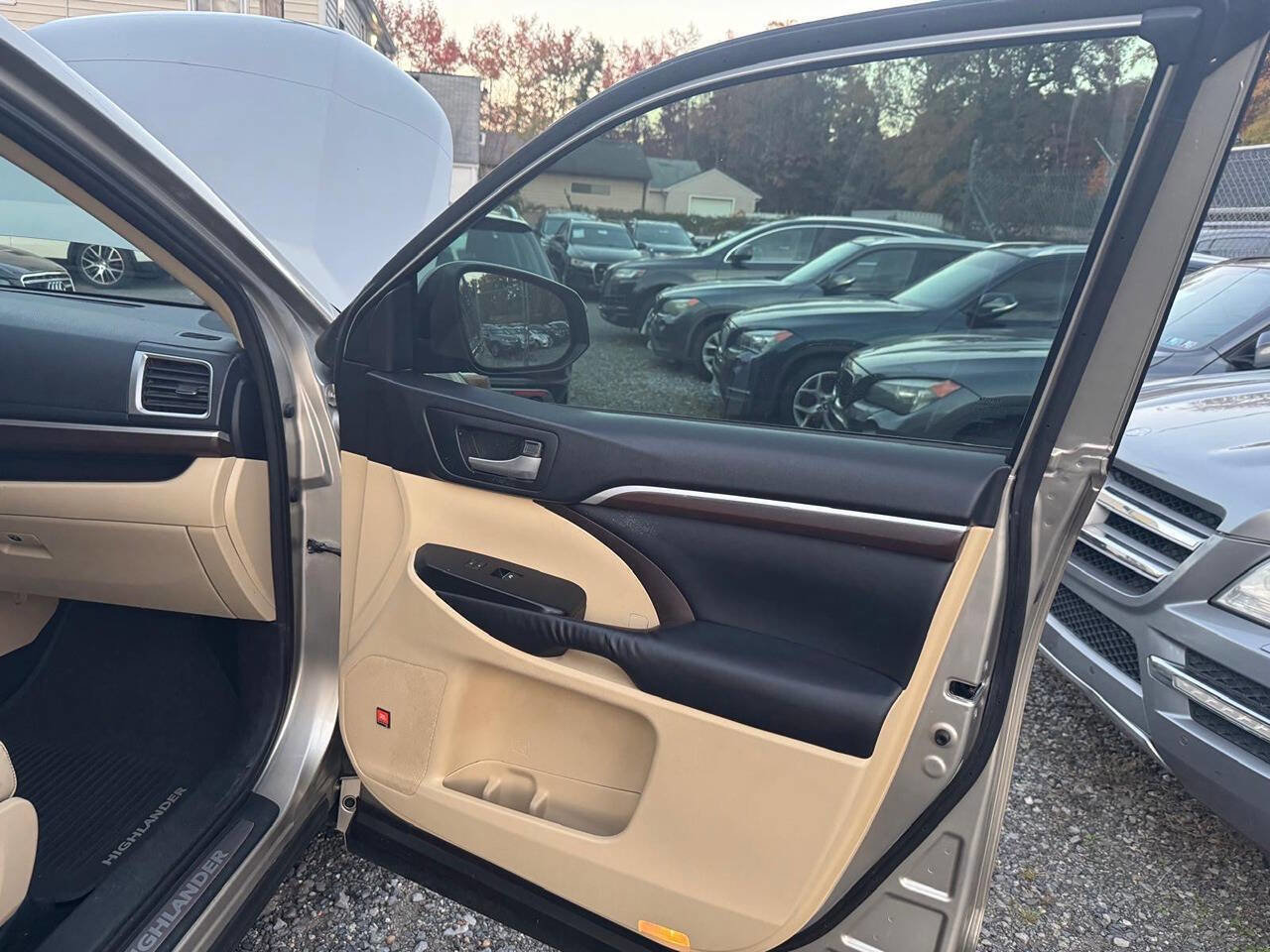 Used 2015 Toyota Highlander Limited Platinum image 35