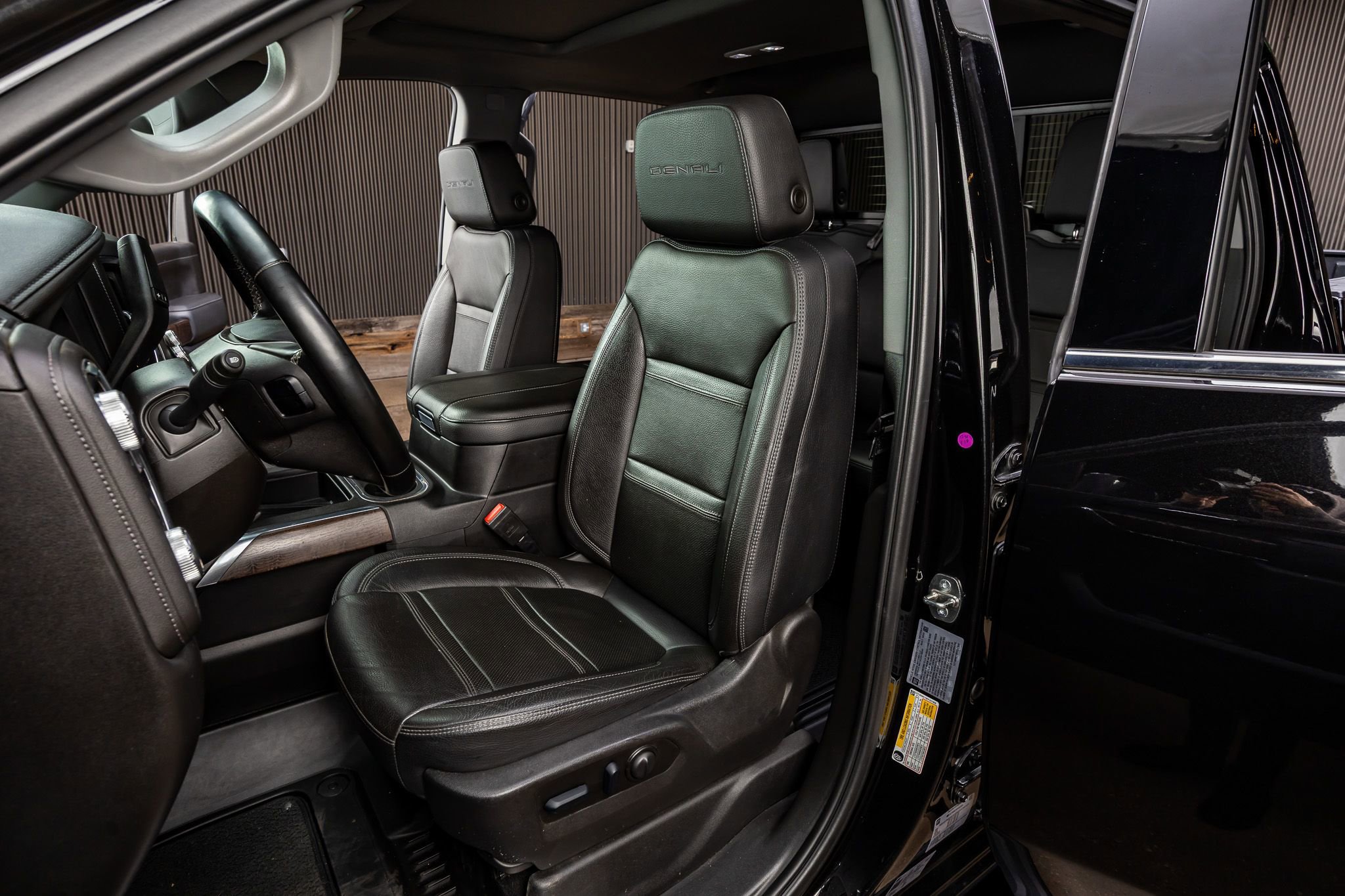 Used 2023 GMC Sierra 3500 Denali w/ Denali Black Diamond Edition image 29