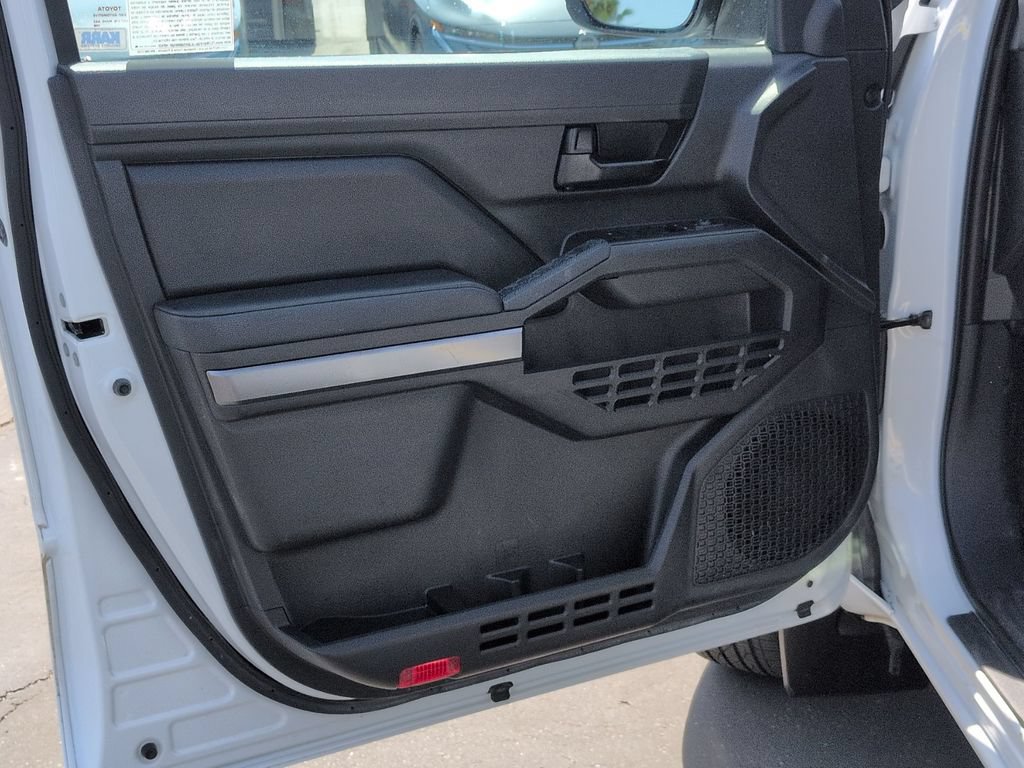 Used 2025 Toyota Tacoma SR5 AWD/4WD image 25