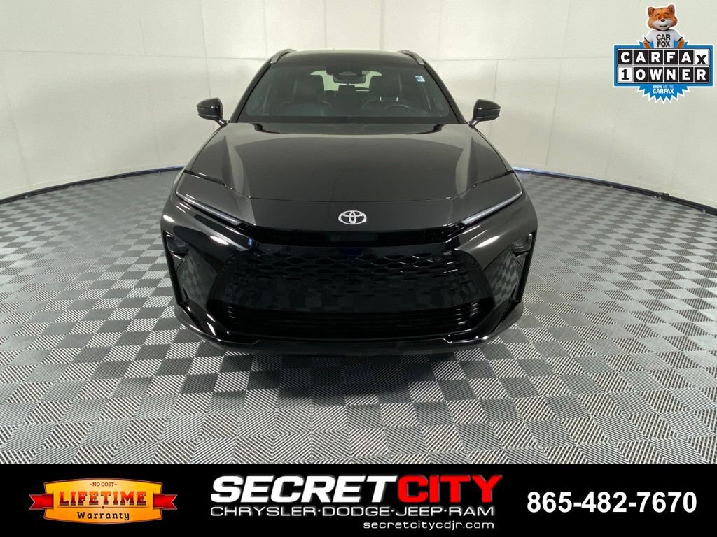Used 2025 Toyota Crown Signia w/ Advanced Technology Package AWD/4WD image 2