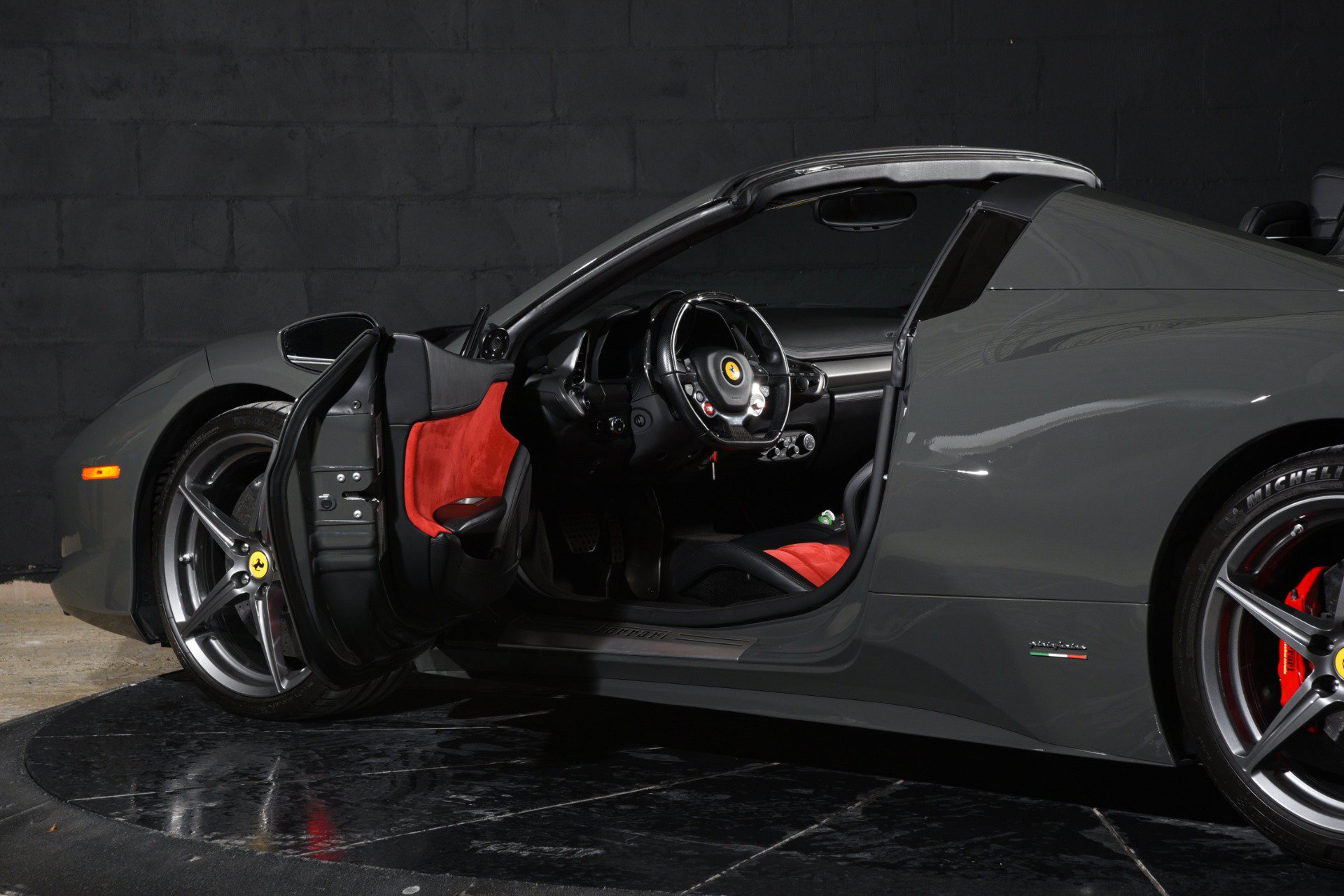 Used 2014 Ferrari 458 Spider RWD image 21