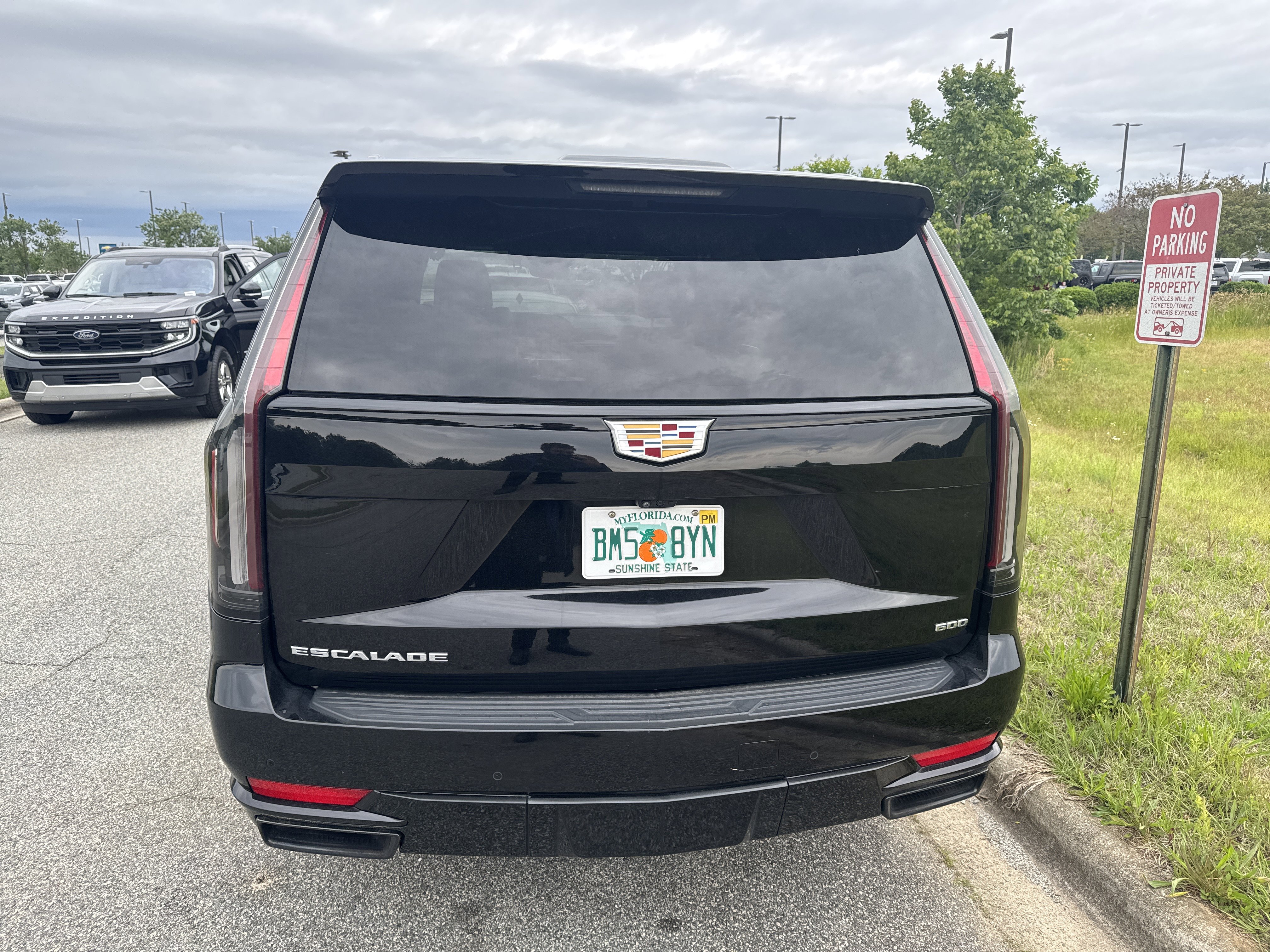 Used 2024 Cadillac Escalade Sport RWD image 9