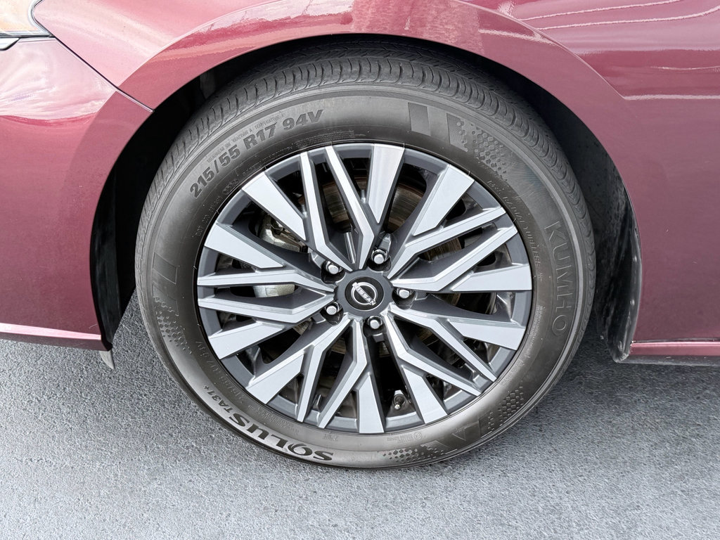 Used 2025 Nissan Altima 2.5 SV FWD image 33