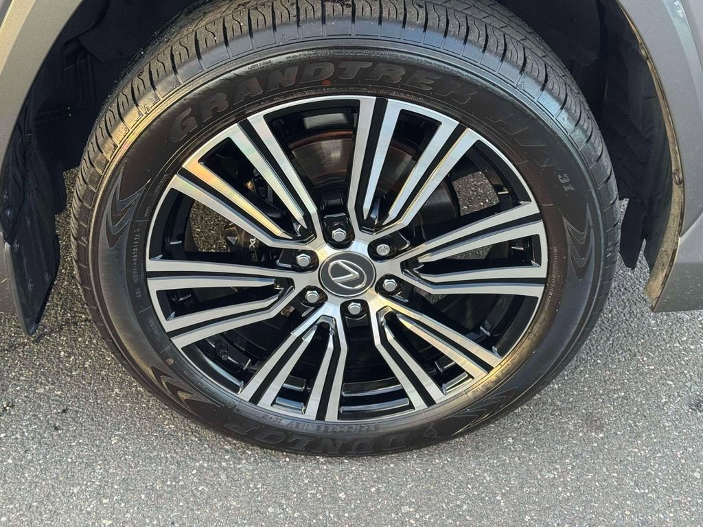 Used 2025 Lexus LX 600 4WD w/ Accessory Package (2T) image 9