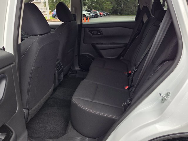 Used 2024 Nissan Rogue S FWD image 10