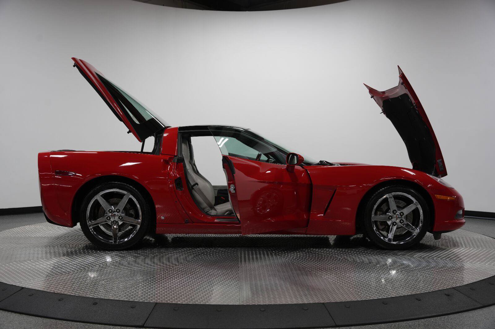 Used 2007 Chevrolet Corvette Coupe w/ Preferred Equipment Group RWD image 11