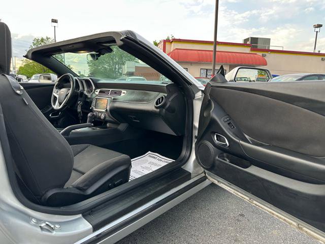 Used 2015 Chevrolet Camaro LT RWD image 17