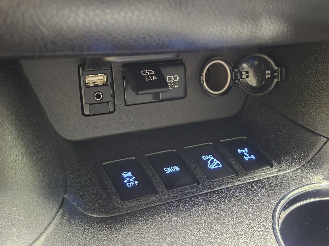 Used 2017 Toyota Highlander SE image 35