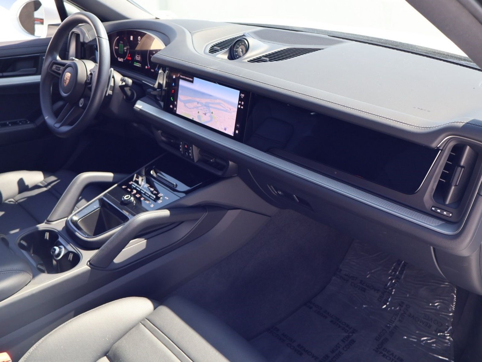 Certified 2025 Porsche Cayenne E-Hybrid Coupe AWD/4WD image 25