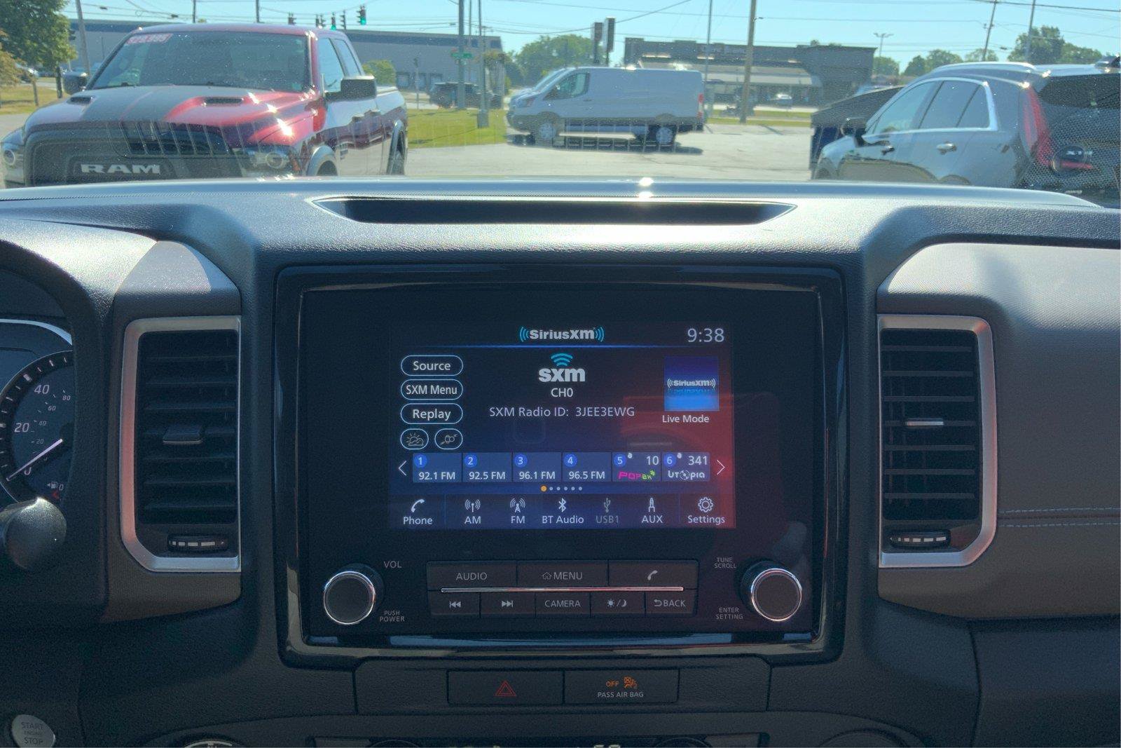 Used 2022 Nissan Frontier SV AWD/4WD image 13