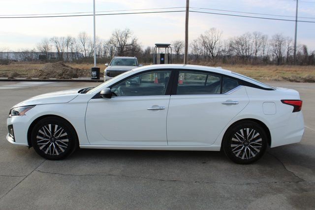 Used 2025 Nissan Altima 2.5 SV image 2