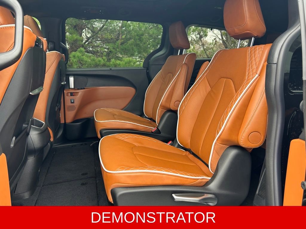 New 2026 Chrysler Pacifica Pinnacle image 26