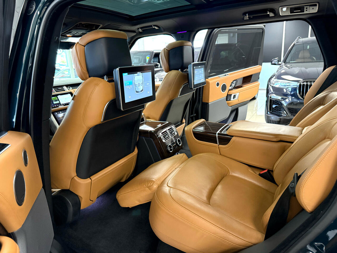 Used 2019 Land Rover Range Rover Long Wheelbase Autobiography image 12