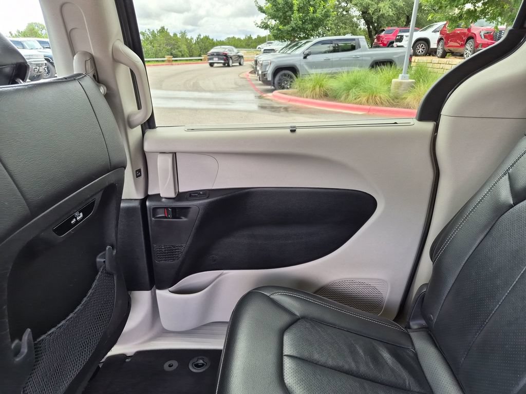 Used 2022 Chrysler Pacifica Touring-L FWD image 30