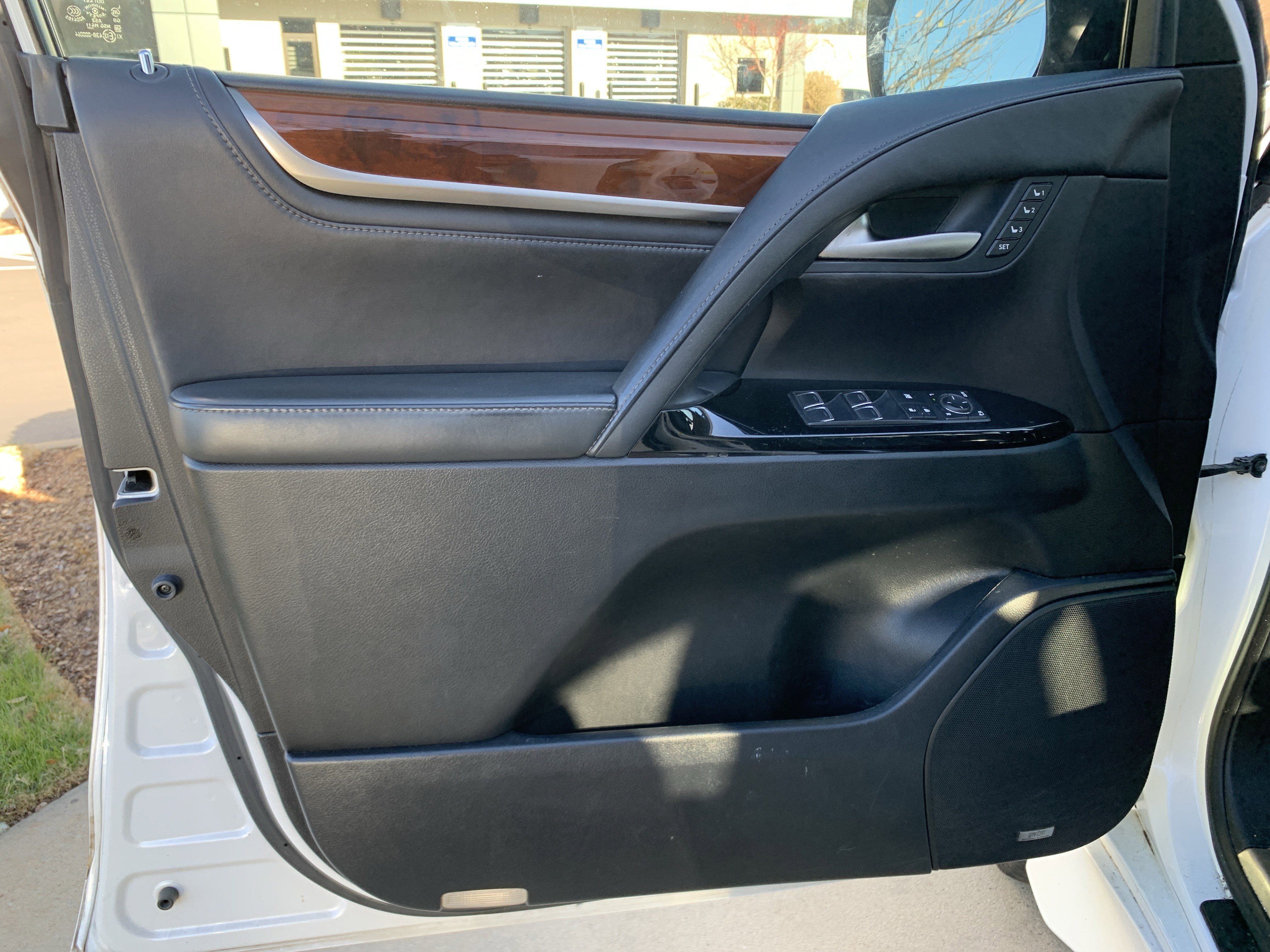 Used 2017 Lexus LX 570 4WD image 14