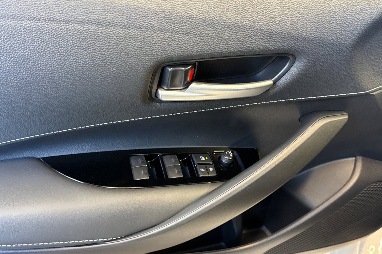 Certified 2025 Toyota Corolla SE FWD image 14