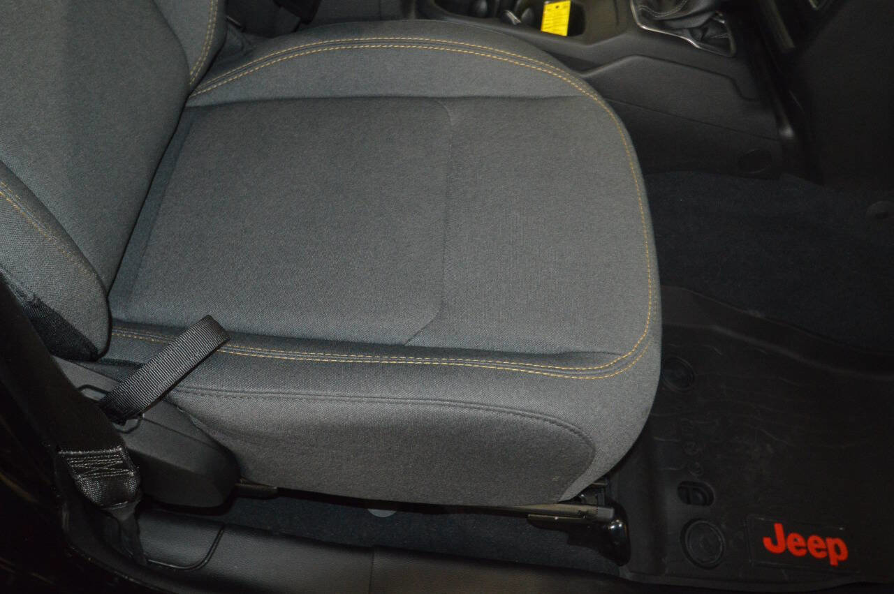 Used 2024 Jeep Wrangler Unlimited Sahara w/ Dual Top Group image 9