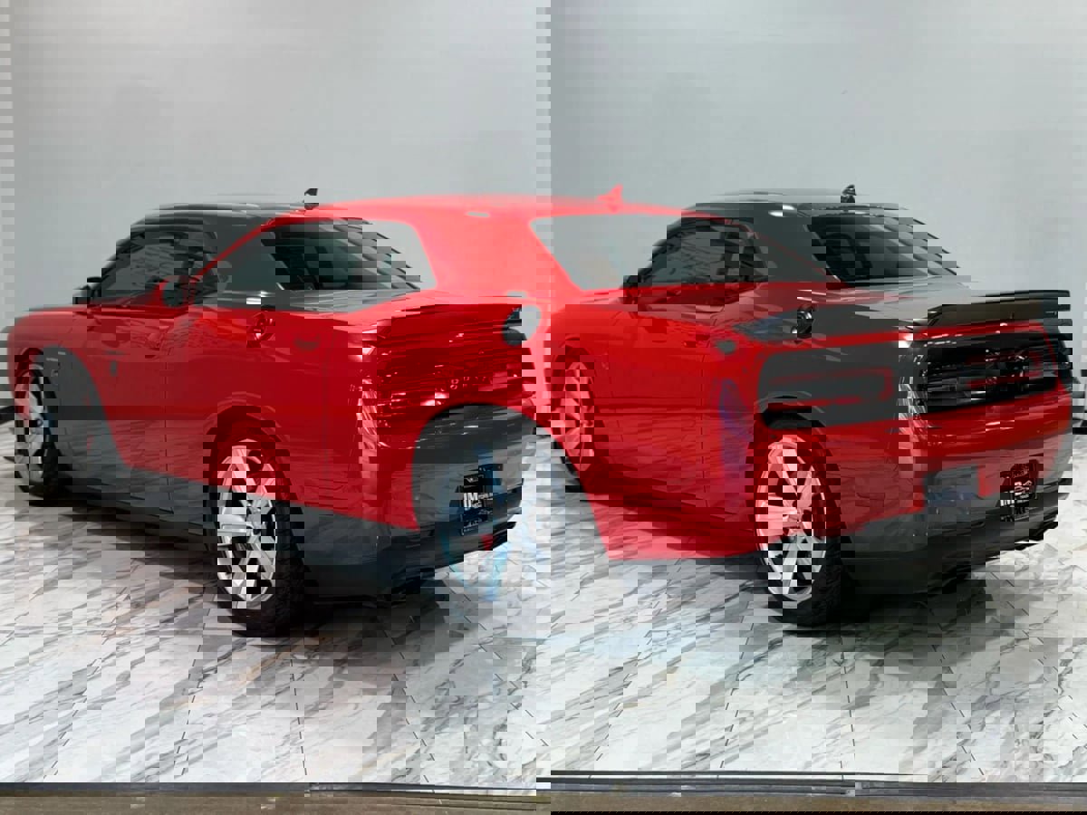 Used 2015 Dodge Challenger SRT Hellcat image 9