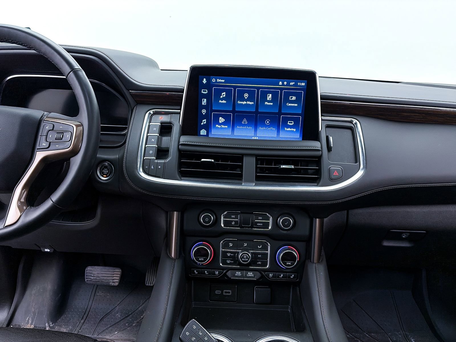 Used 2024 Chevrolet Suburban High Country AWD/4WD image 10