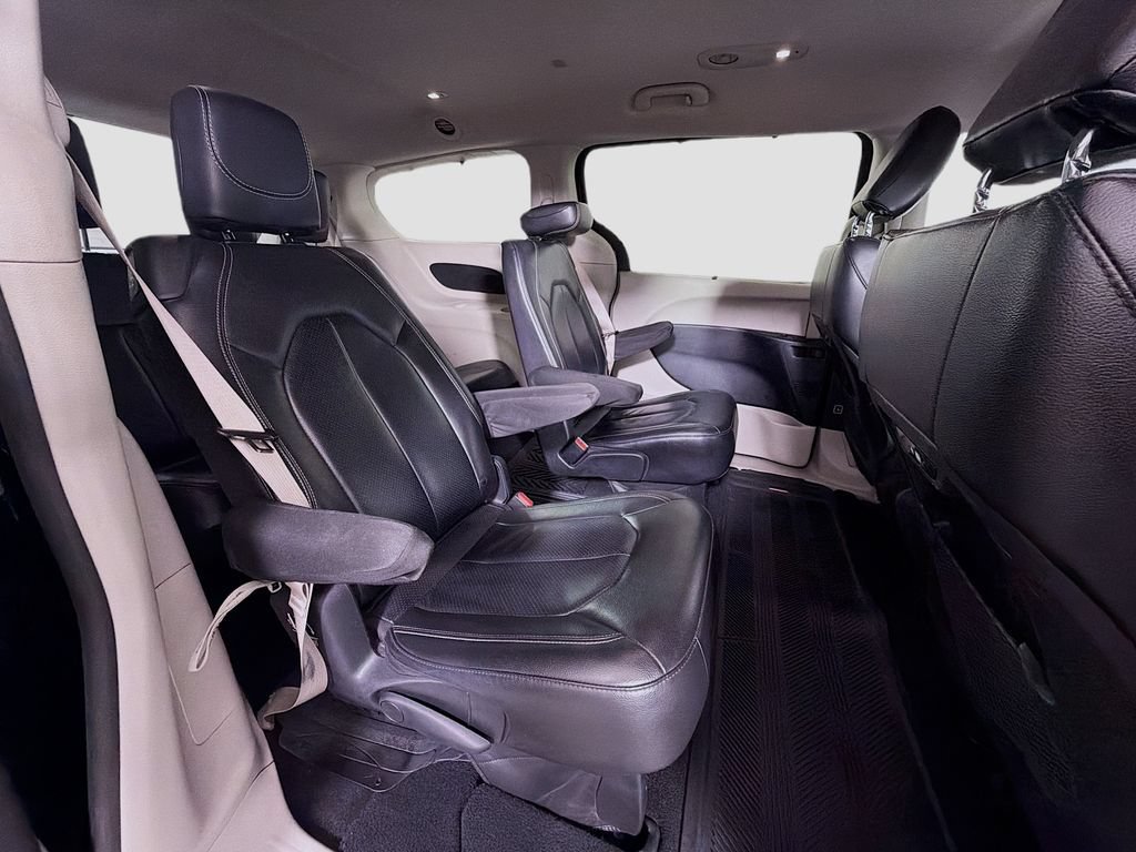 Used 2022 Chrysler Pacifica Touring-L FWD image 28