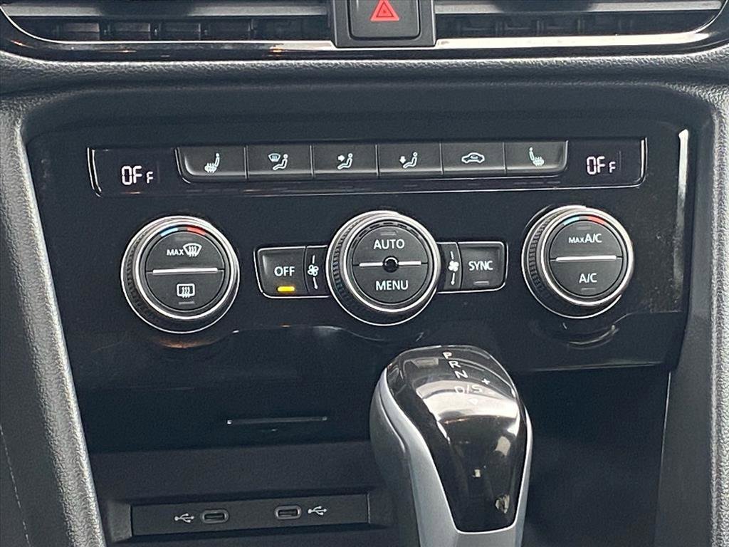 Certified 2024 Volkswagen Taos SE image 6