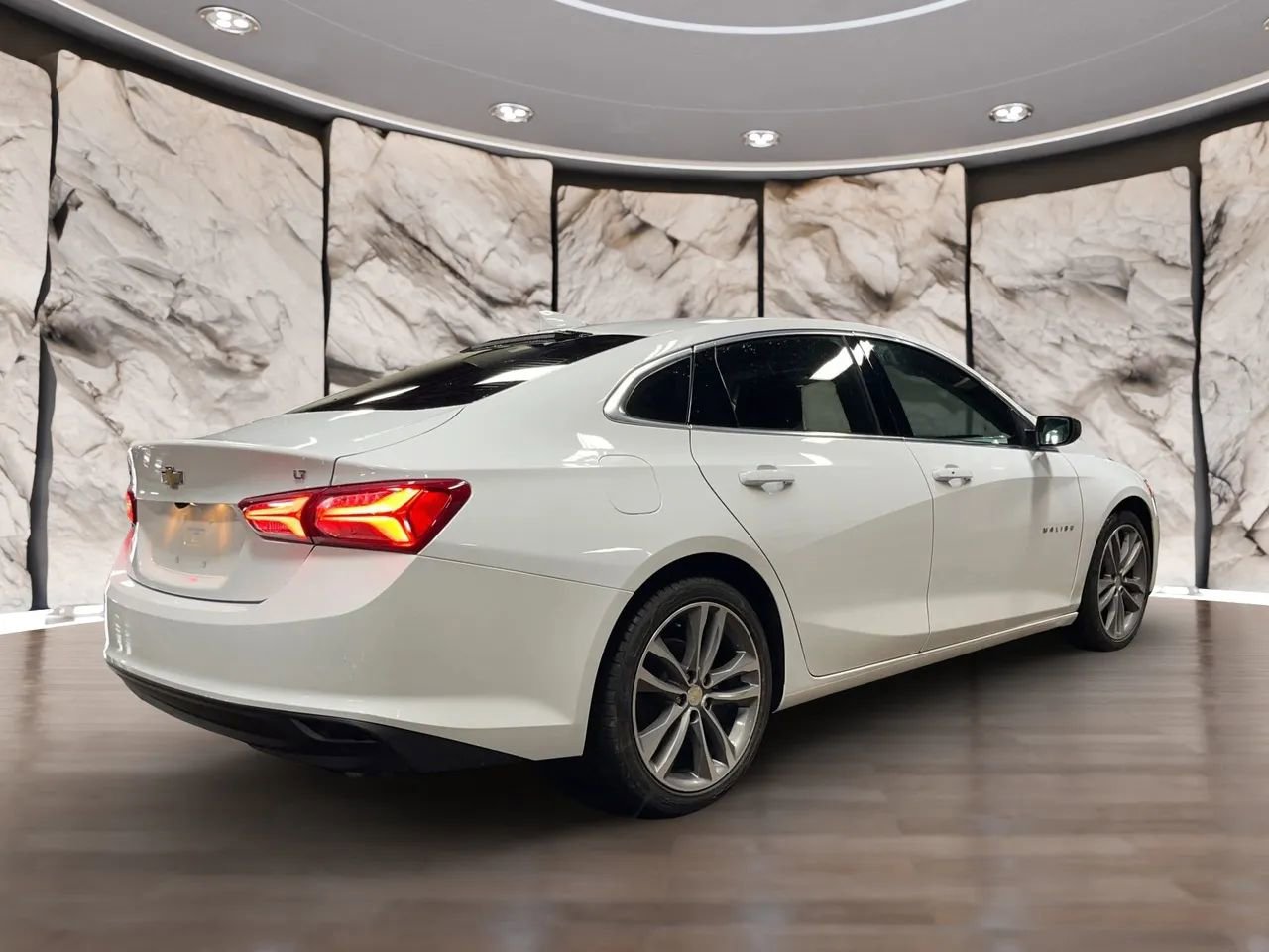 Used 2022 Chevrolet Malibu LT image 9