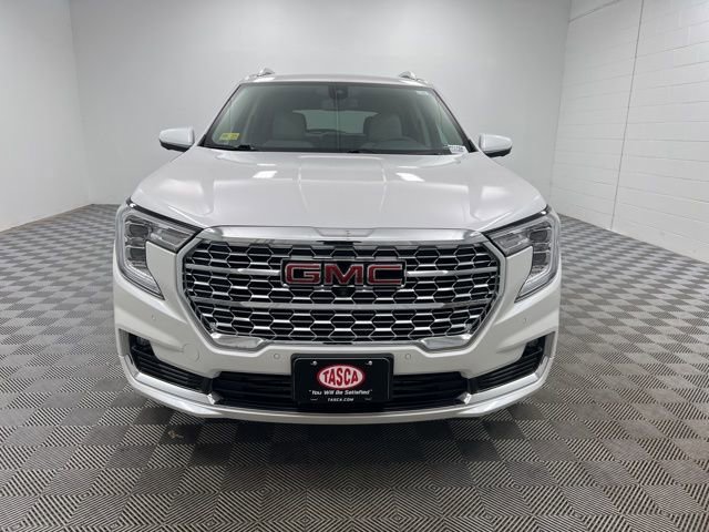 Used 2024 GMC Terrain Denali w/ Denali Premium Package image 3